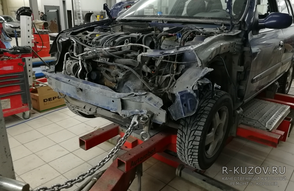 Смотреть подробности о ремонте Renault Symbol  удар в левую фару 