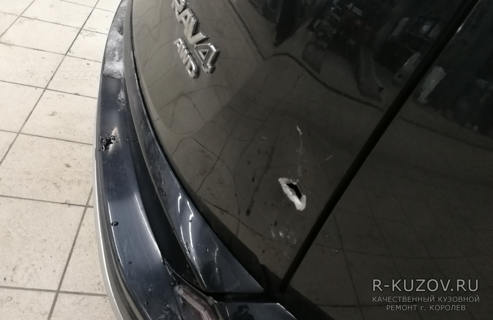 Toyota Rav 4  / ремонт крышки багажника  / СТО Р-Кузов / до ремонта