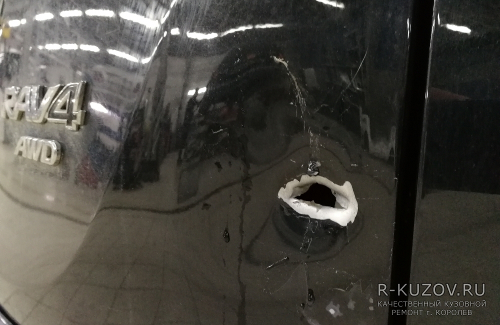 Toyota Rav 4  / ремонт крышки багажника  / СТО Р-Кузов / до ремонта