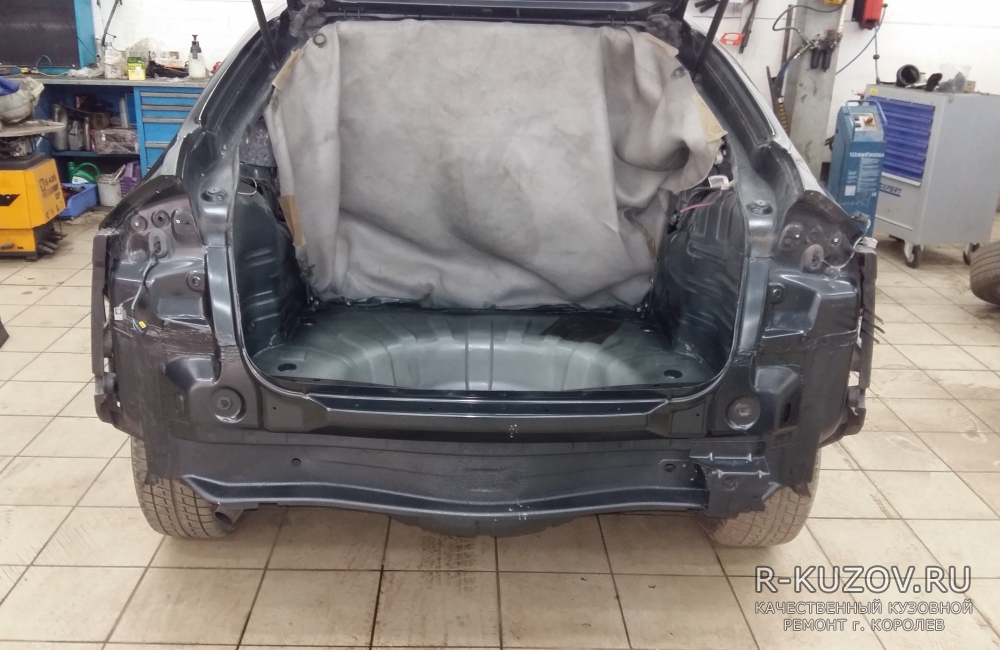Renault Laguna III / Кузовной ремонт последствий удара в заднюю часть автомобиля / СТО Р-Кузов / ремонт