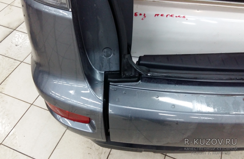 Mitsubishi Outlander XL / Кузовной ремонт последствий удара в задний бампер, локальный ремонт крышки багажника. / СТО Р-Кузов / до ремонта