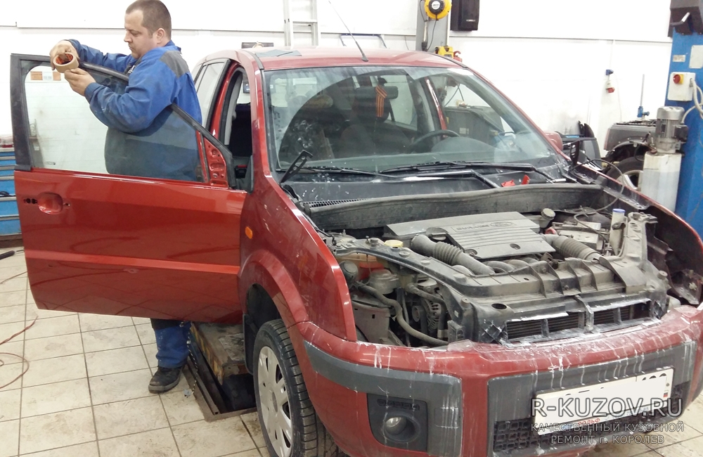 Ford Fusion  / ремонт и окрас: капот, передняя правая дверь, правый порог, крышка багажника. Замена переднего бампера, полировка кузова. / СТО Р-Кузов / ремонт