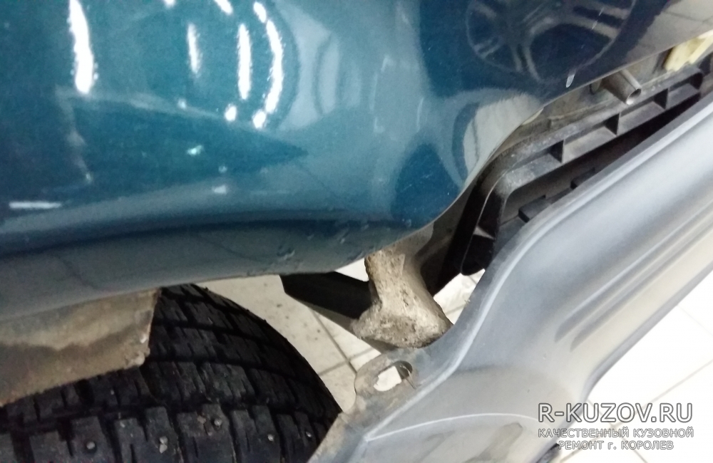 Honda CR-V / ремонт и покраска заднего левого крыла / СТО Р-Кузов / до ремонта
