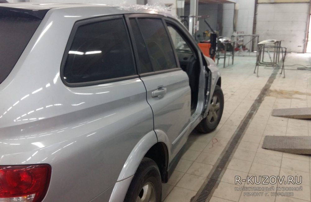 Ssang Yong Kyron  / замена передней двери, ремонт порога, покраска боковины / СТО Р-Кузов / до ремонта